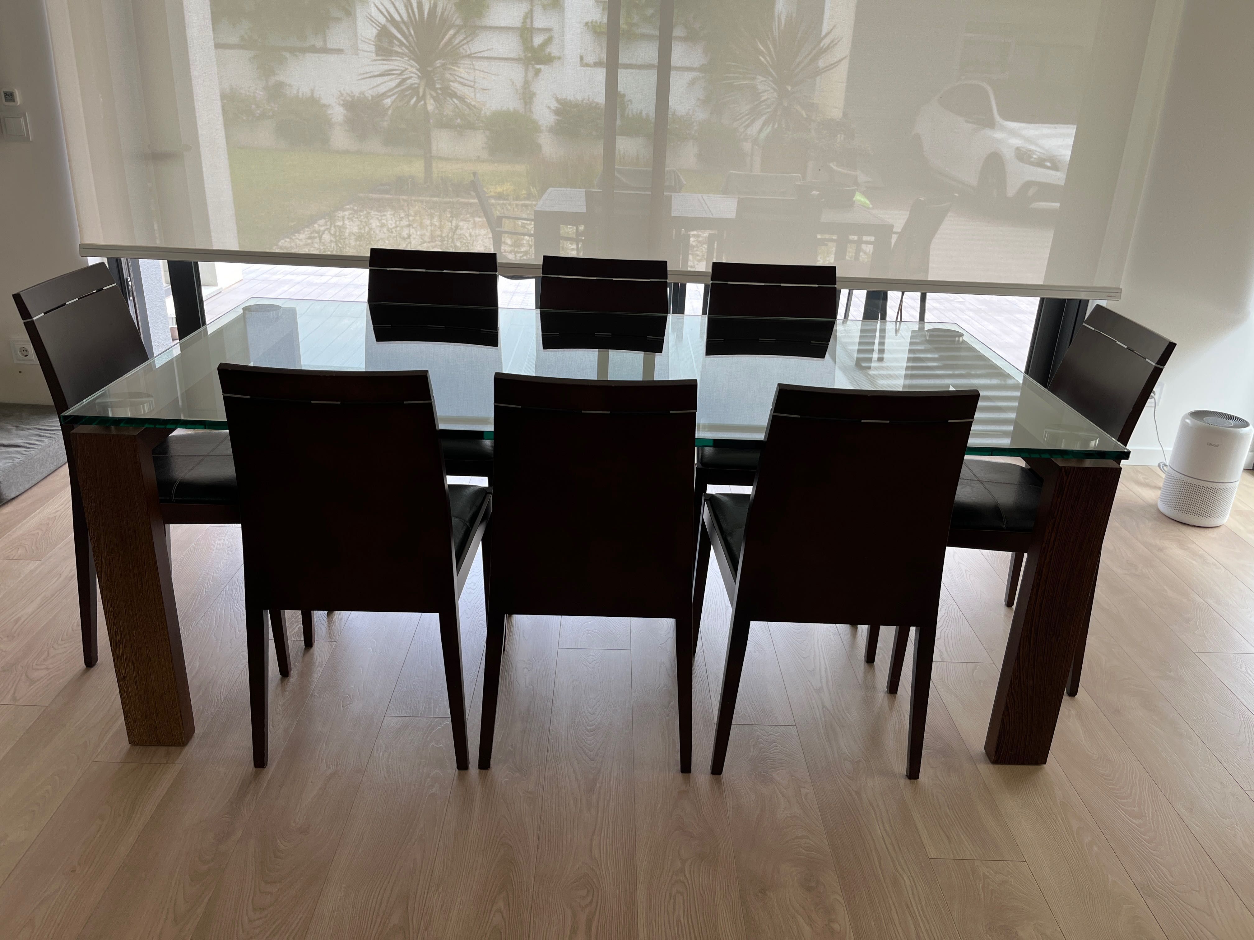 Sala de Jantar - conjunto de mesa e cadeiras