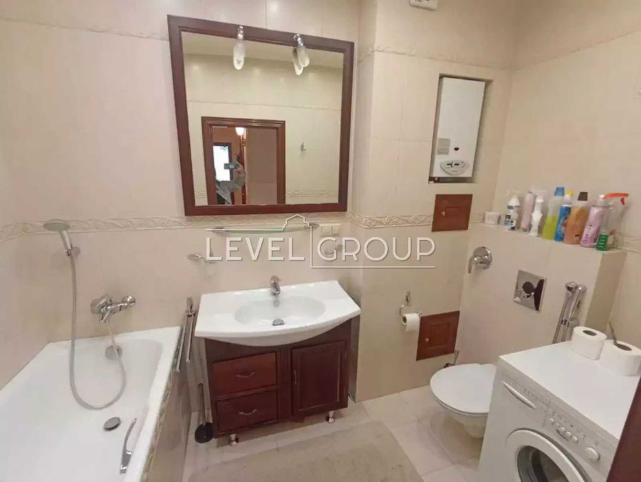 3 кім сталінка на Печерську вул Князів Острозьких (Московська) 37/2