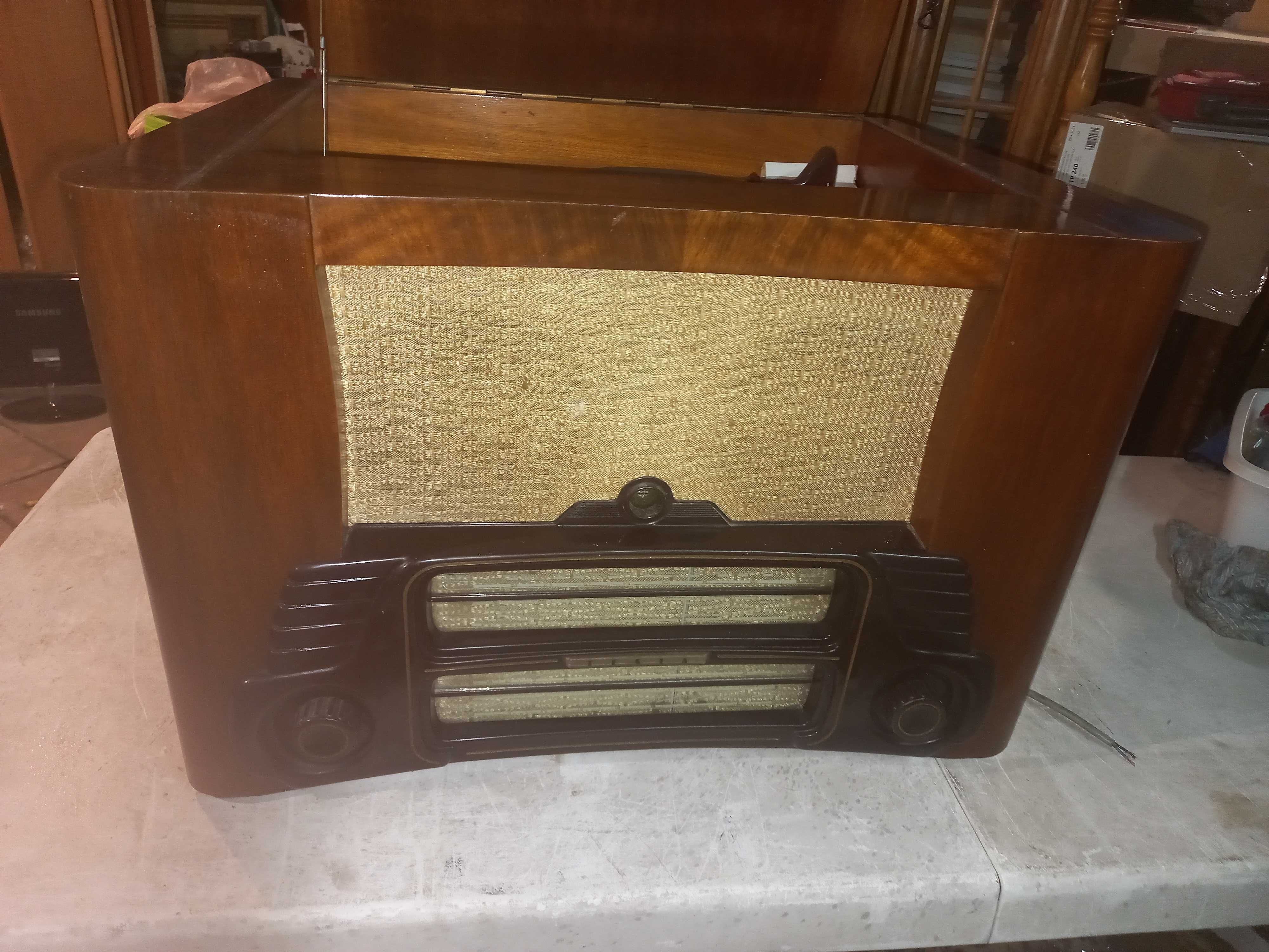 Stare radio z gramofonem TESLA  Tabor 2 model 512074