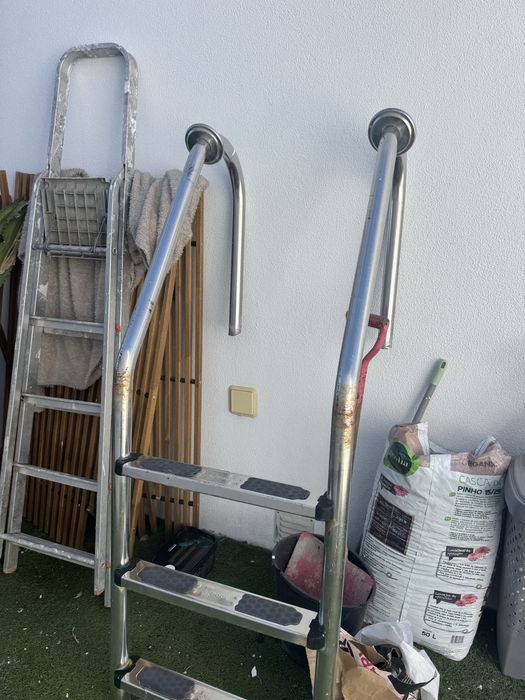 Vendo escada de piscina