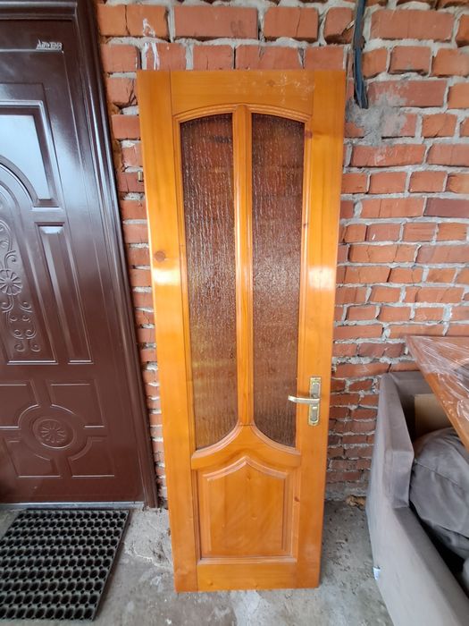 Двоє міжкімнатних двереї