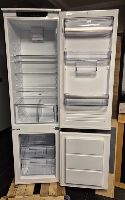 Lodówka do zabudowy AEG SCB819F8FS. Środek praktycznie nowy.