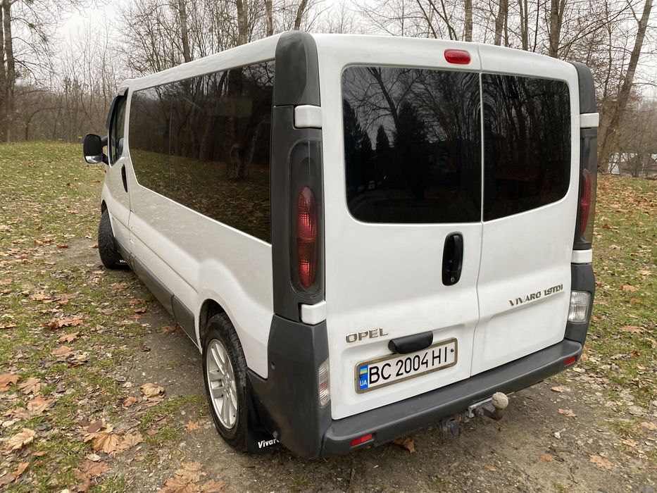Opel Vivaro 2004 рік 1.9 довга база