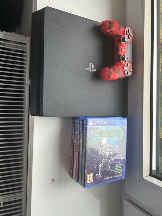 Ps4 + pad +5 gier
