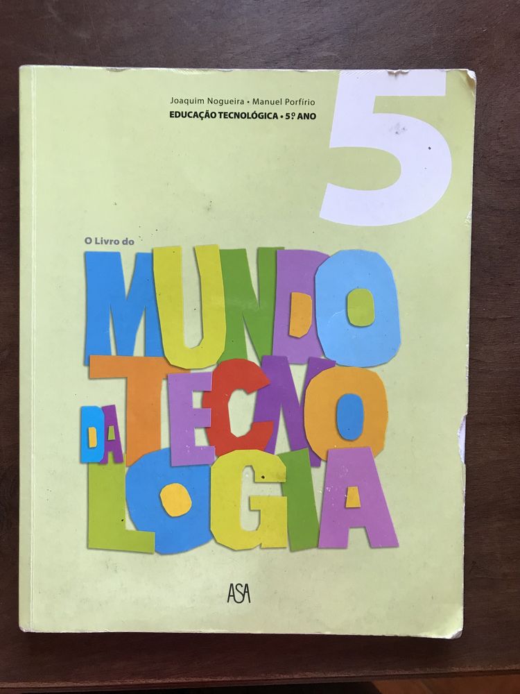 Manuais de várias disciplinas 5° ano