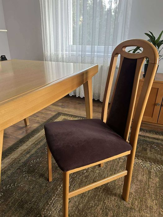 Stół bukowy lakierowany rozkładany  + krzesła