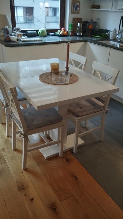 Slot kuchenny i krzesla