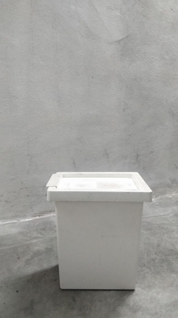 Lixeira de plástico