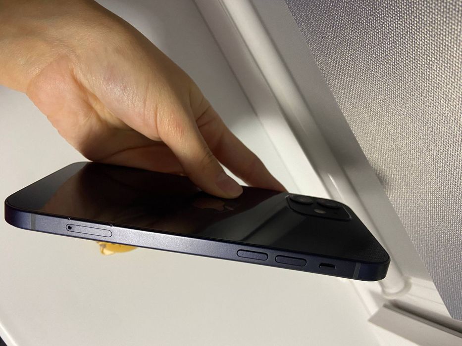 Продам Айфон 12 64гб