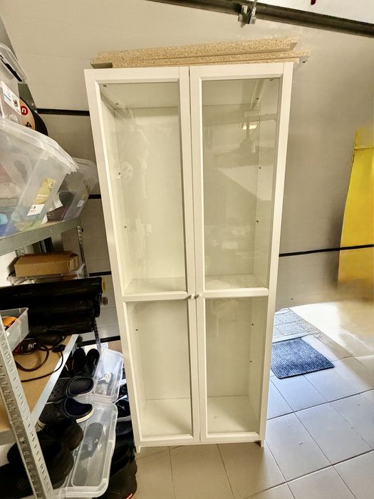 Szafa-witryna IKEA, biała, przeszklone drzwi – stan bardzo dobry