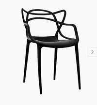 Komplet czterech nowoczesny ażurowych krzeseł