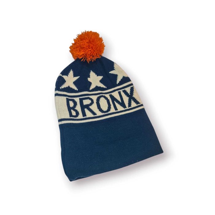 Gorro Malha “BRONX” – Azul Marinho com Pompom Laranja