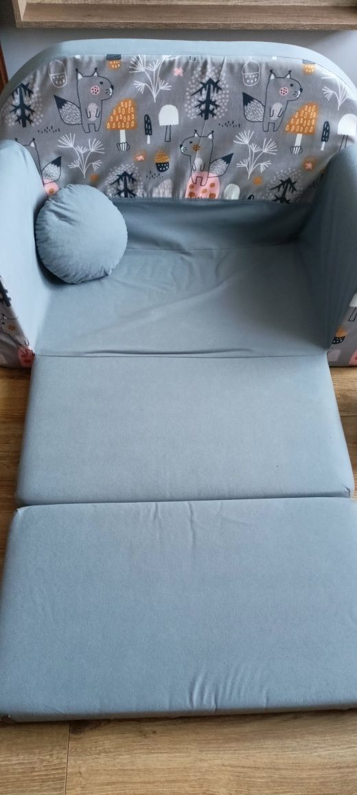 Sofa, fotel, łóżeczko dziecięce