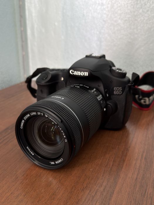Canon EOS 60D + объектив 18-135 мм