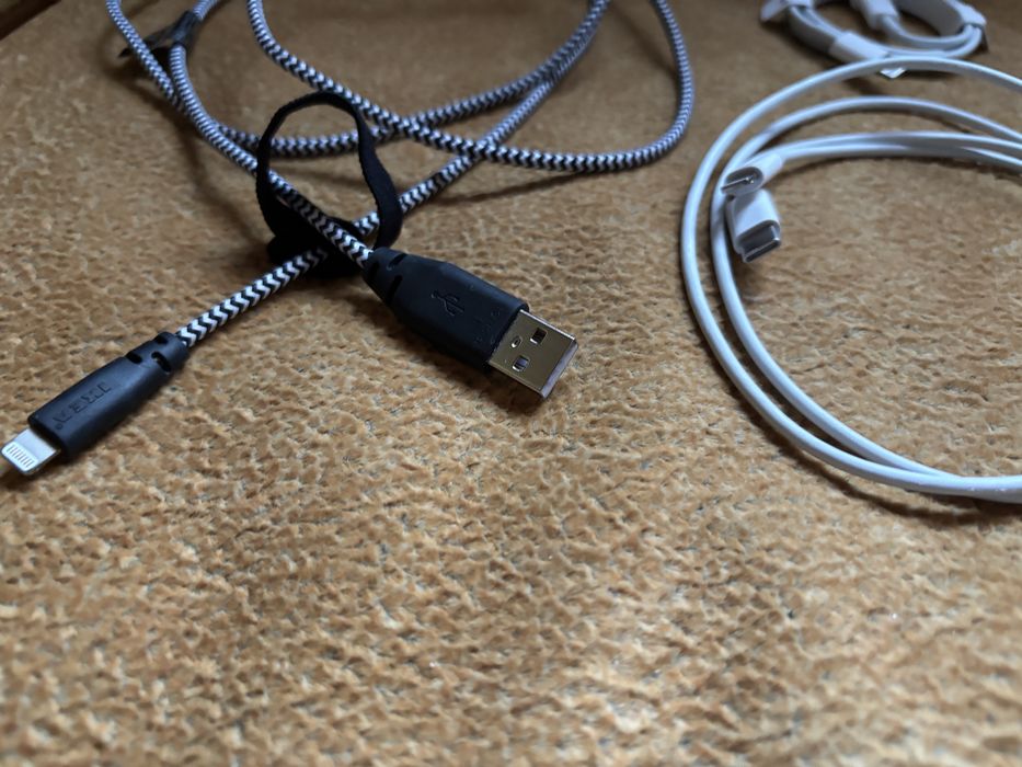 Кабель для зарядки айфона