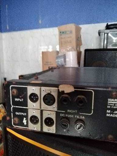 Amplificador     sound Master vf 400 e 2 colunas