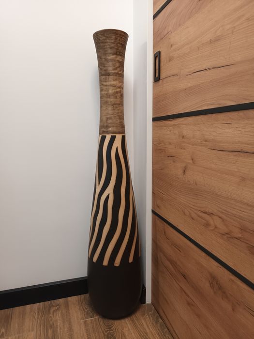 Wysoki wazon podłogowy