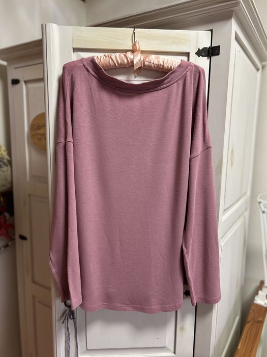 Sweter brudny róż z dekoltem V rozmiar L,XL