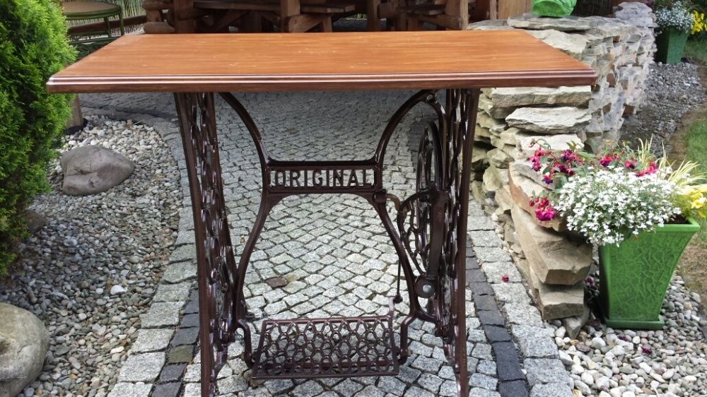 Stolik z maszyny do szycia