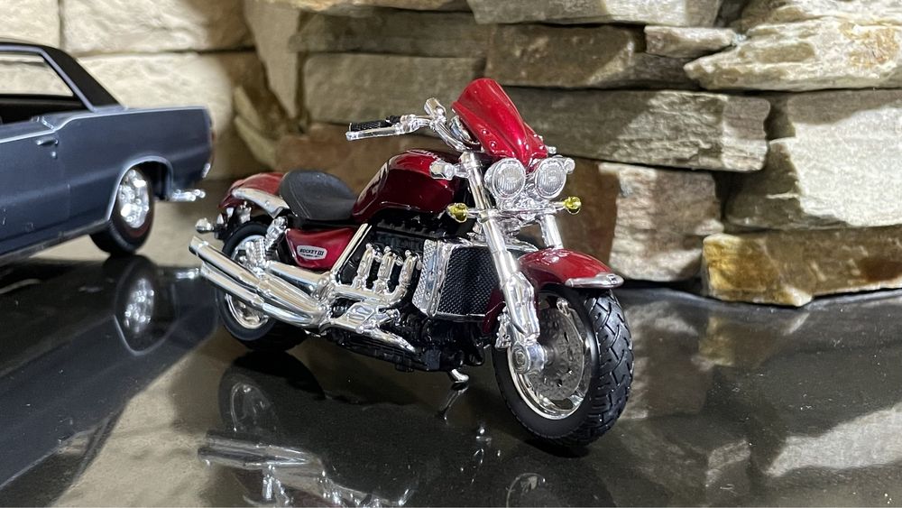 Мото TriumpH ROCKET 3 III 1:18 Bburago модель іграшка машинка мотоцикл