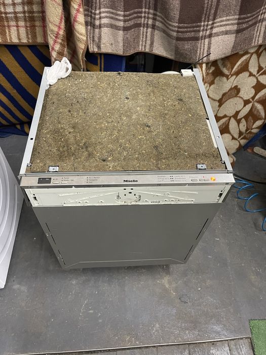 Посудомийна машина Miele під забудову