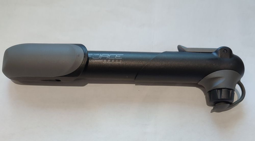 Bomba para encher pneus marca Force