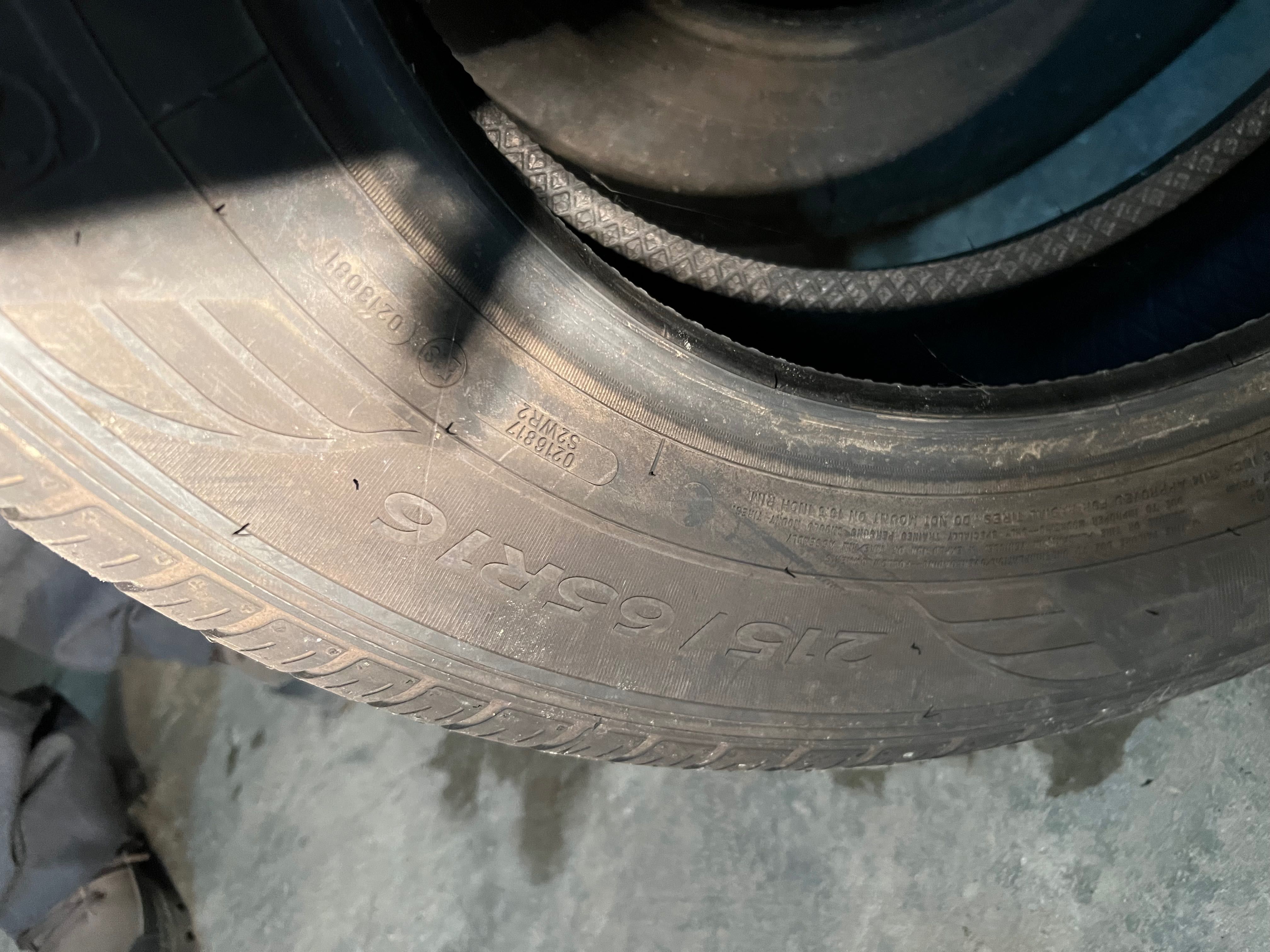 Vendo pneus 215-65R16