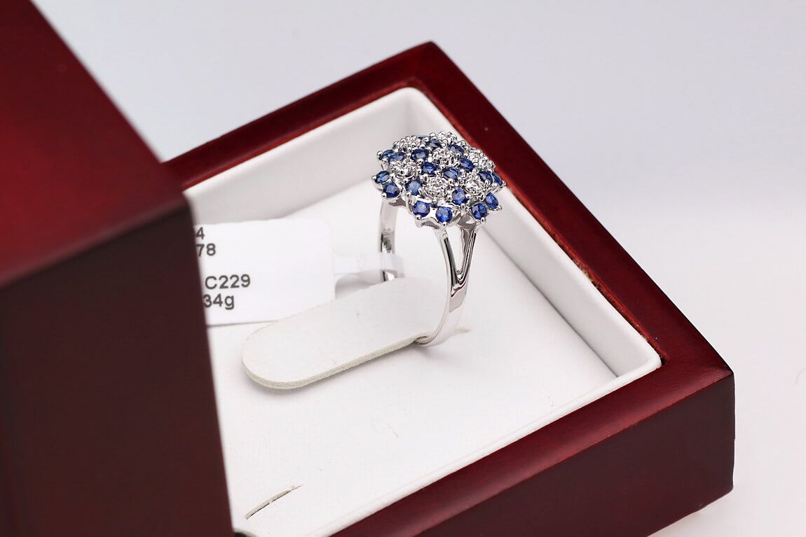 Złoty pierścionek Staviori z diamentem