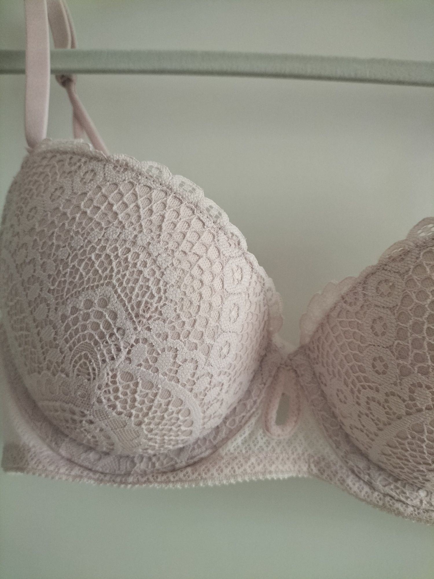 Różowy biustonosz push up marki Reserved rozmiar 75A stan bardzo dobry