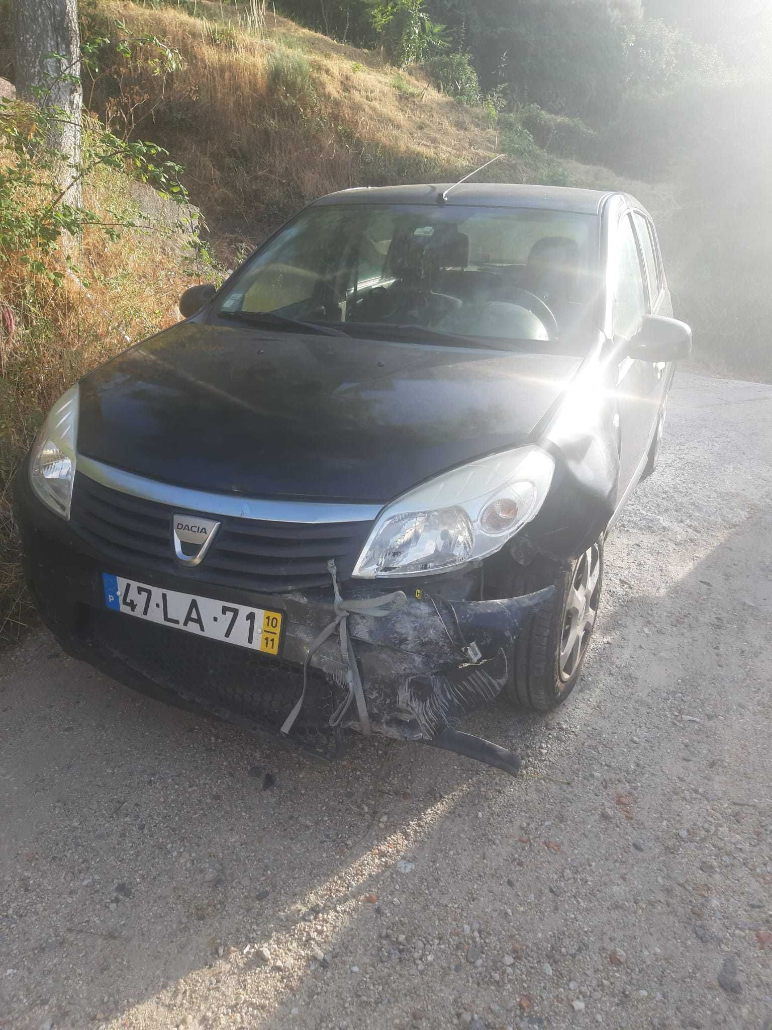 Vende-se Dacia Sandero acidentado