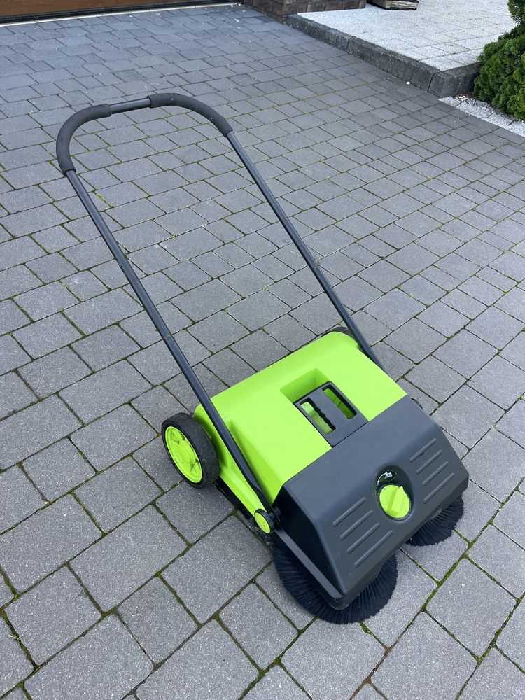 Zamiatarka ręczna – mechaniczna