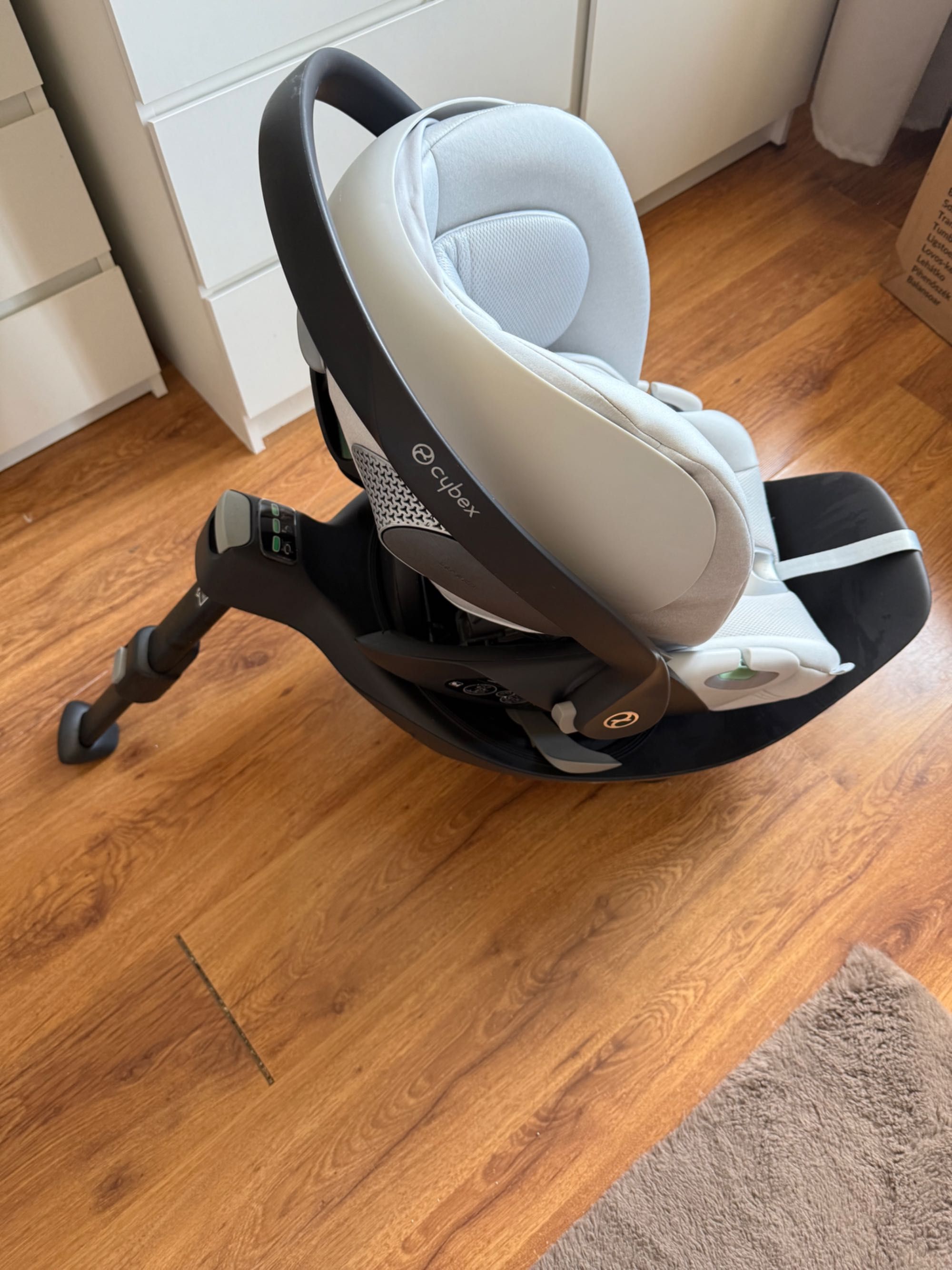 CYBEX Platinum Cloud T i-Size Platinum White Plus z bazą