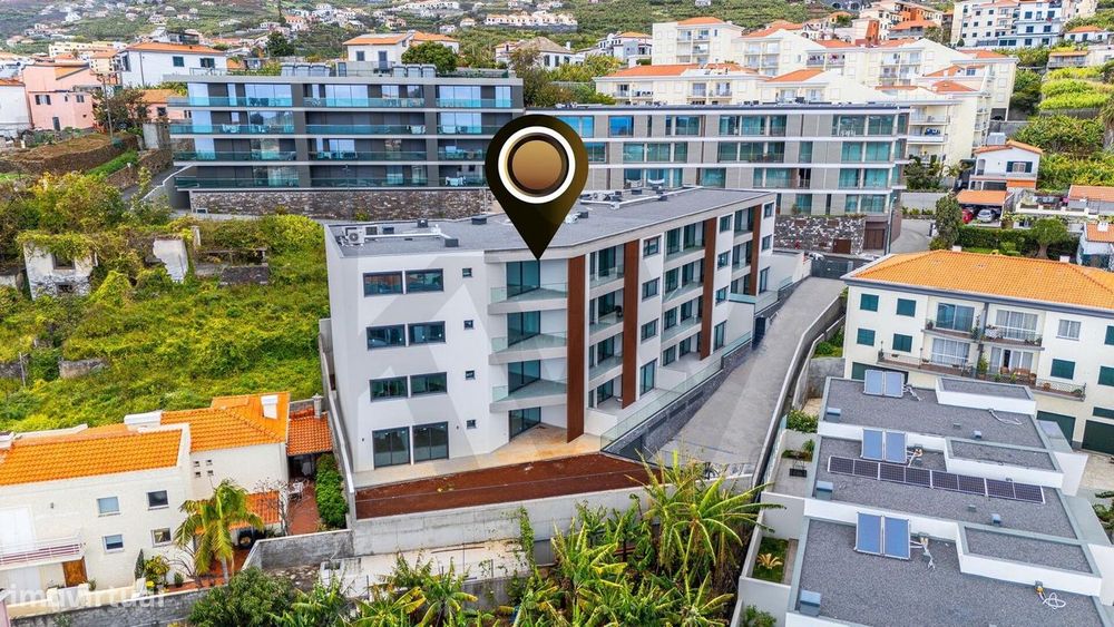 Apartamento T3 – Último Piso com Vista Oceano em Câmara de Lobos