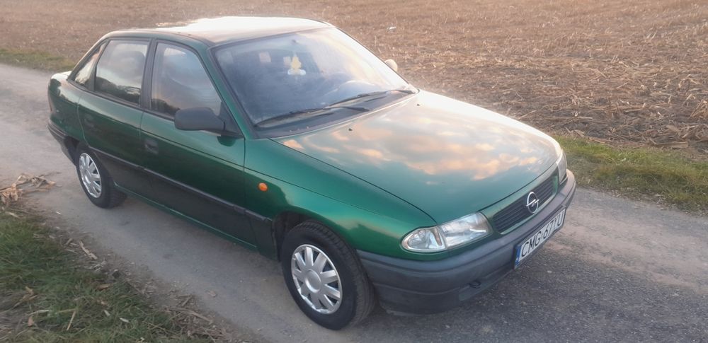 Opel Astra 98r.,1.4 8V,zadbana,hak,długie opłaty.CENA:2,,200