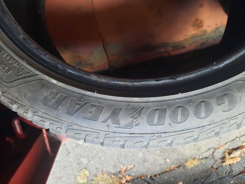 Зимова резина GoodYear 235/45 R.18