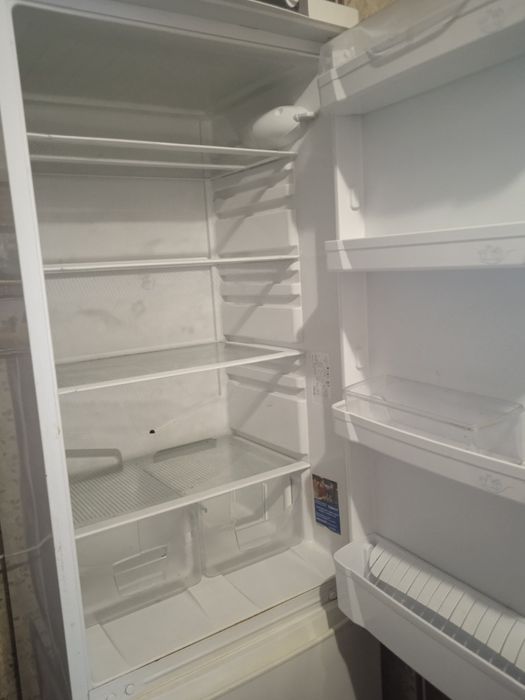 Продам холодильник Indesit