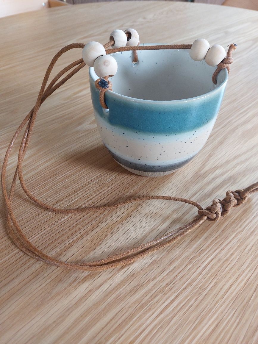 Ceramiczna doniczka wisząca