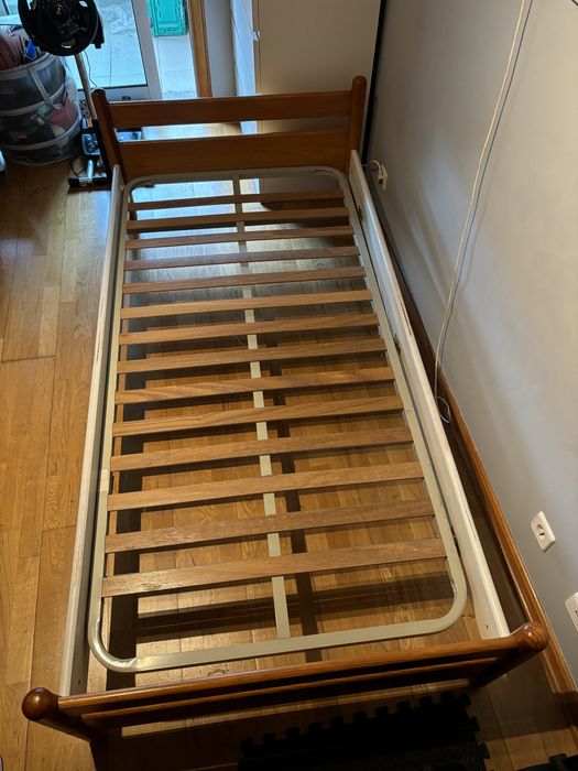 Cama individual de cerejeira maciça