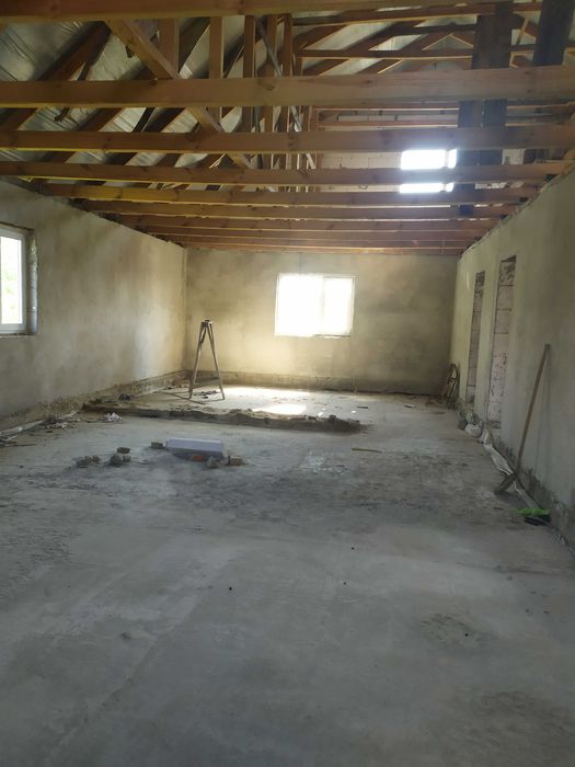 Новий будинок з комунікаціями.Ціну знижено з терміновістю продажу.Торг