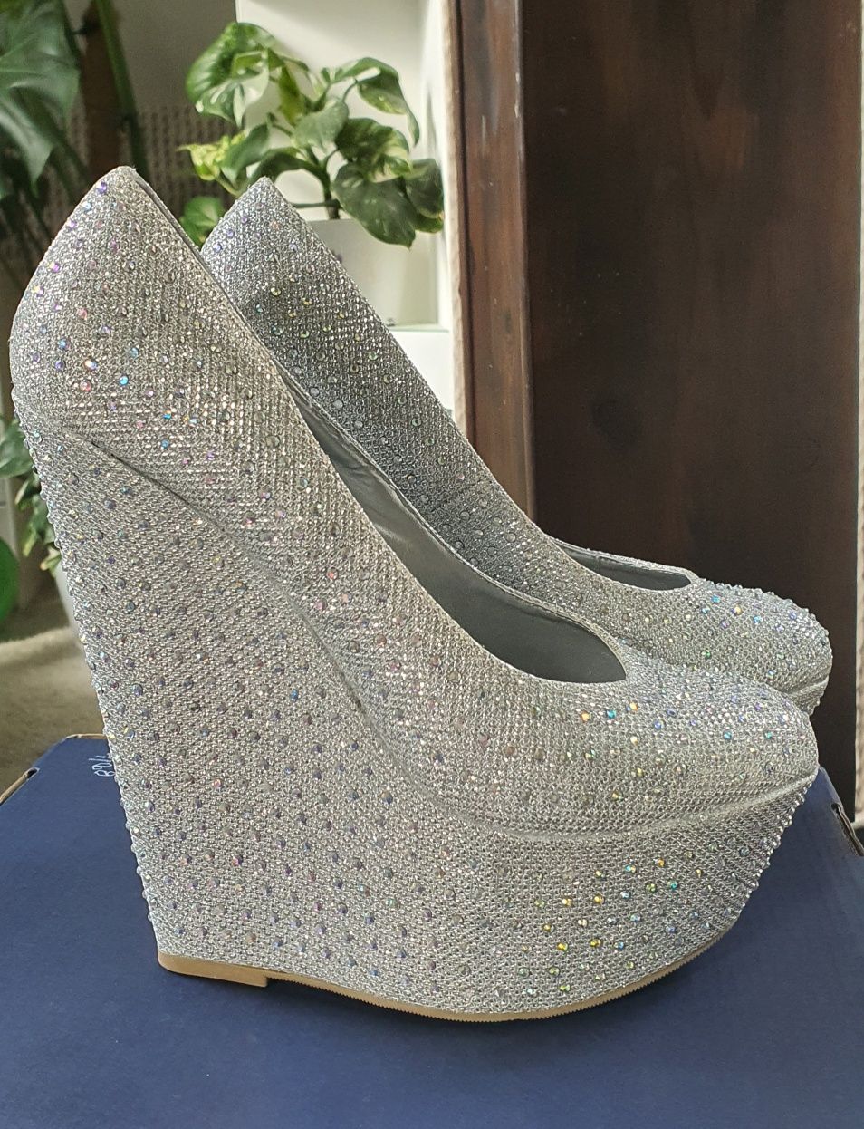 Zjawiskowe buty  z USA na koturnie -na sesję zdjęciowe