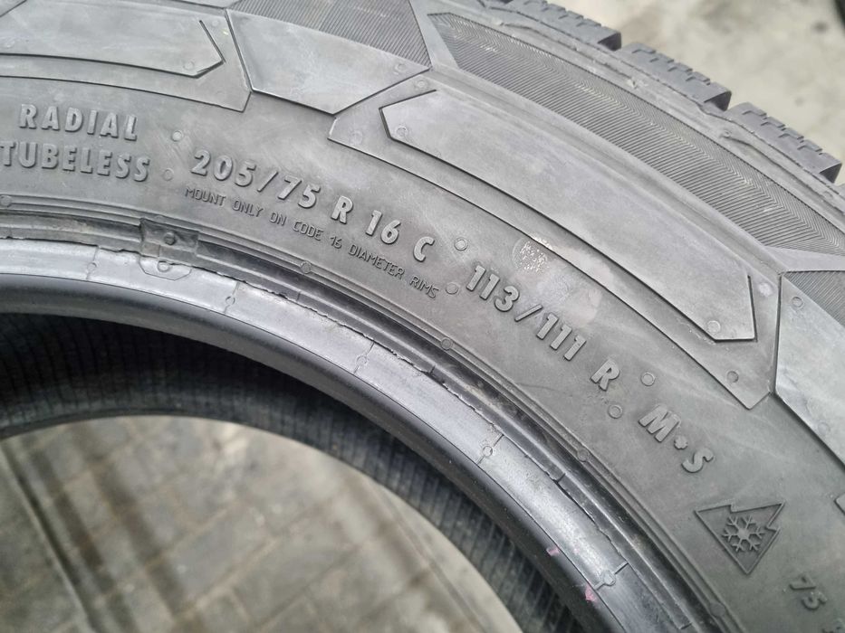 205/75/16C 113/111R Continental VanContactWinter D.4320