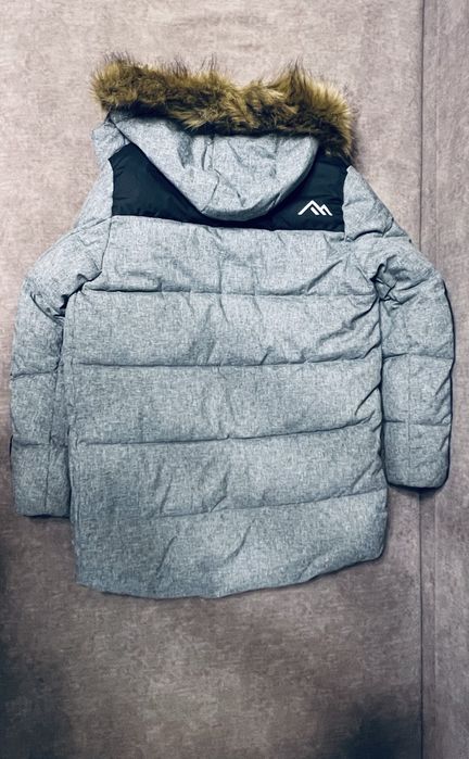 Зимова куртка сірого кольору