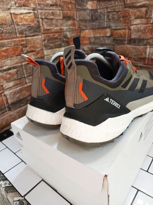 кросівки adidas gore-tex (42р.27см)