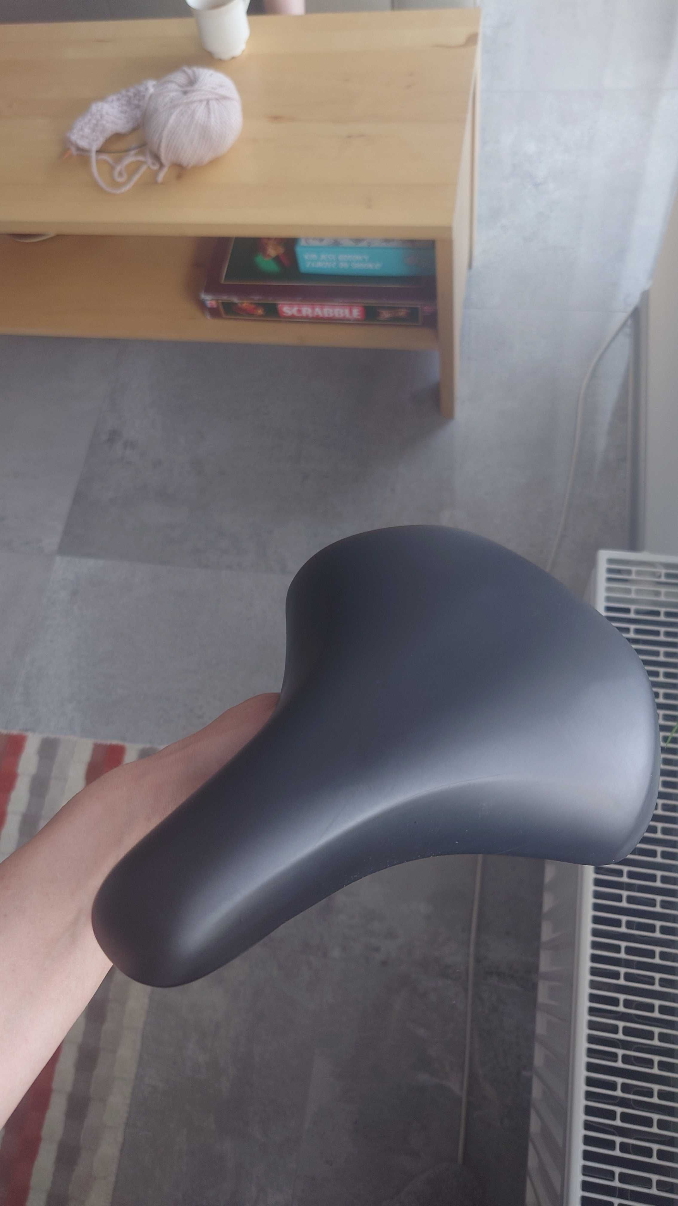 Siodełko rowerowe Selle Royal Essenza Plus oraz dzwonek