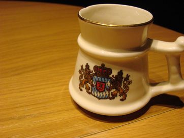 Prinknash Pottery Gloucester porcelanowy kubeczek herbowy