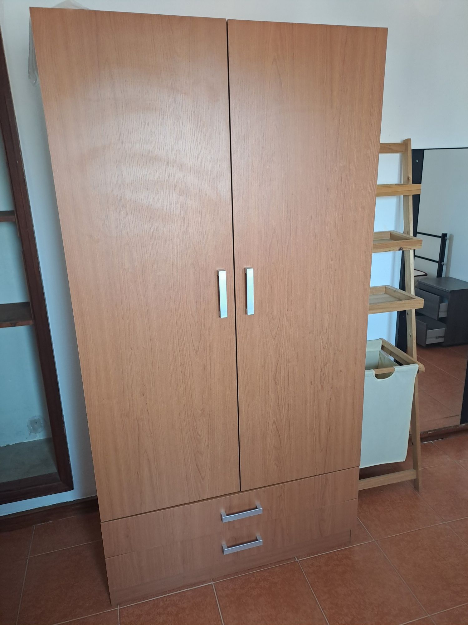 Roupeiro de 2 Portas com Gavetas