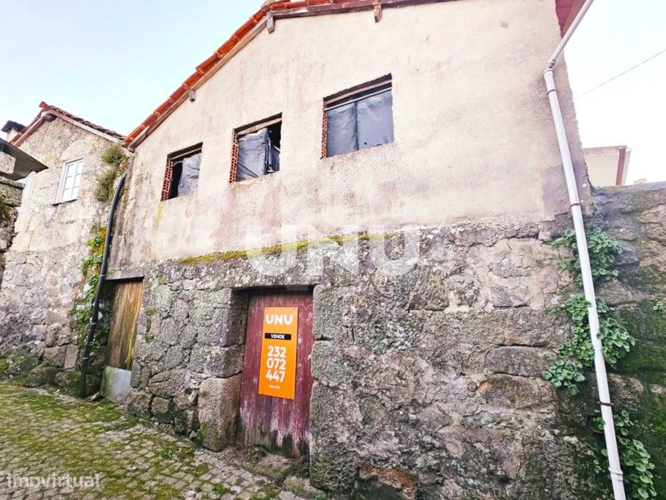 Moradia em Banda T1 - Para Reconstrução Total