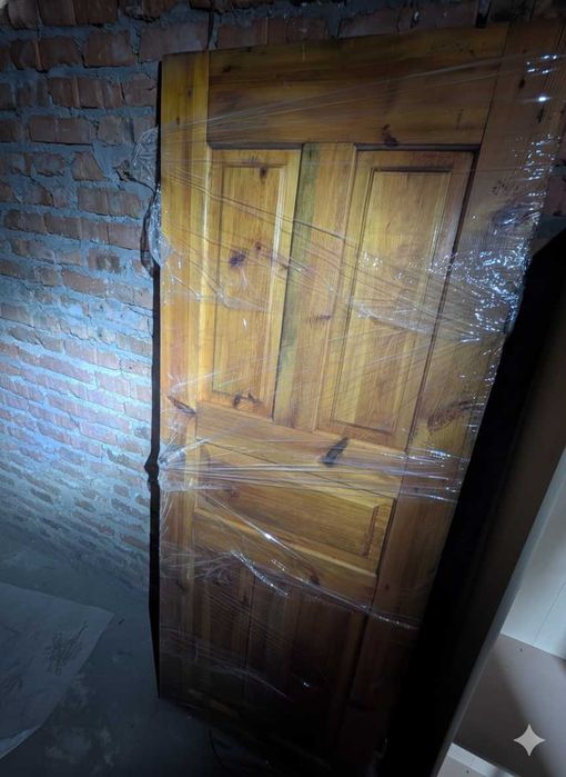 Продам дерев'яні двері (полотно)