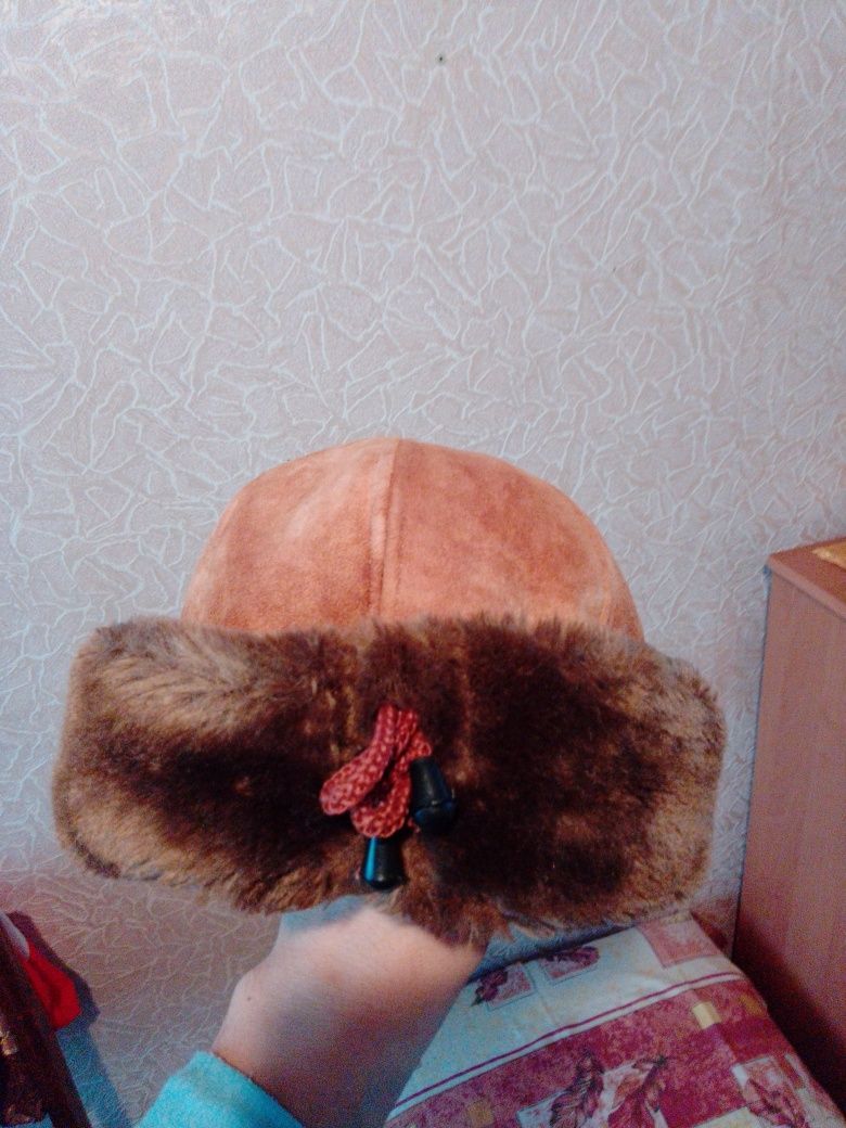 Отдам женскую шапку
