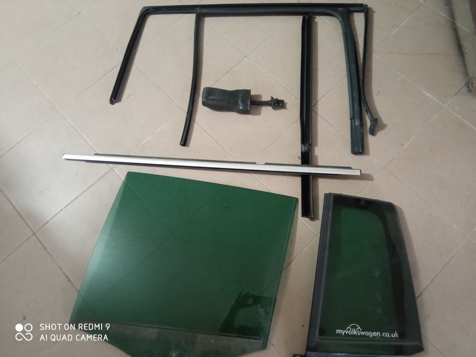 Скло задніх лівих дверей VOLKSWAGEN TIGUAN